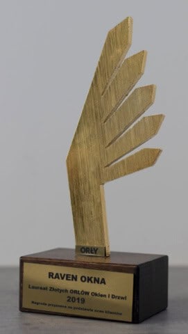 Statuetka Orły Okien i Drzwi 2019 – Raven Okna