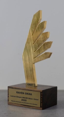 Złota statuetka Orły 2020 – Raven Okna