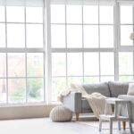 Jakie okucia i detale wpływają na estetykę dużych okien